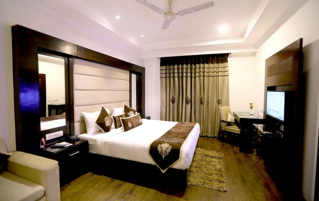 Bluemont Beacon Hotel New Delhi Ґурґаон Екстер'єр фото