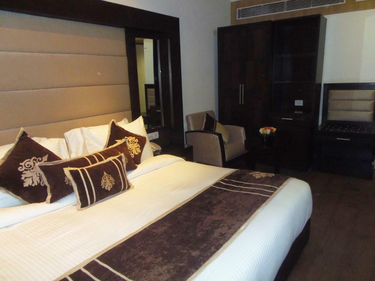 Bluemont Beacon Hotel New Delhi Ґурґаон Екстер'єр фото