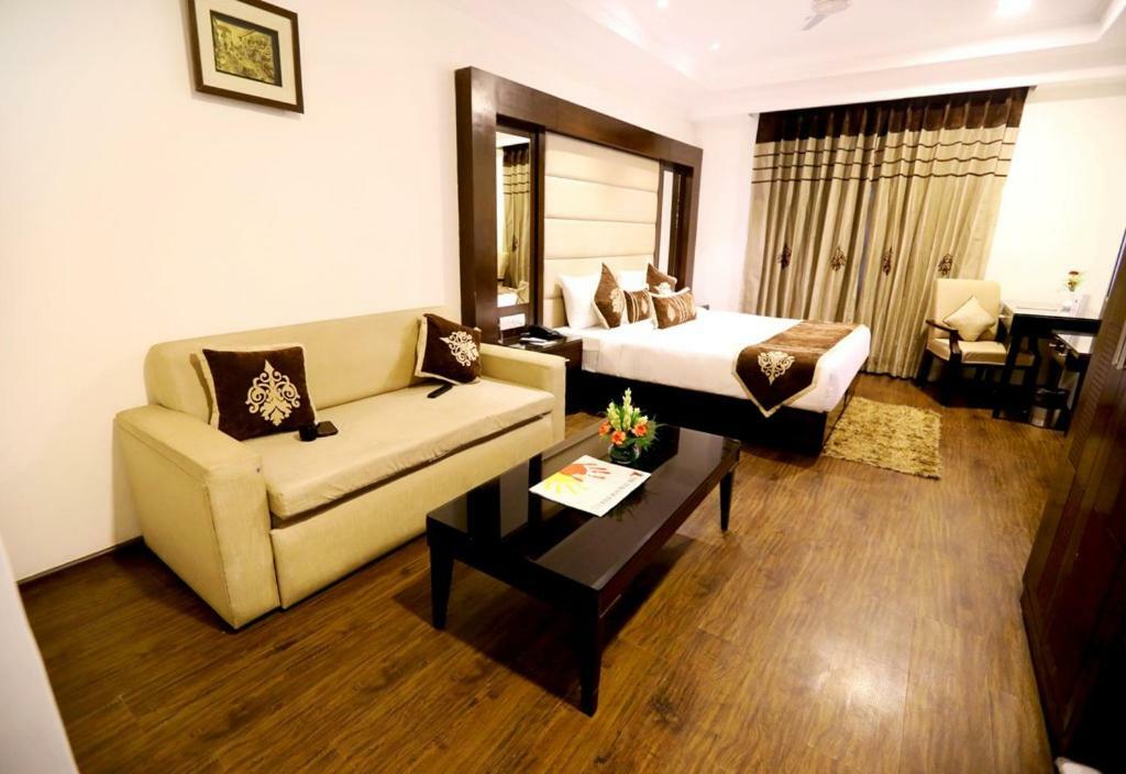 Bluemont Beacon Hotel New Delhi Ґурґаон Екстер'єр фото