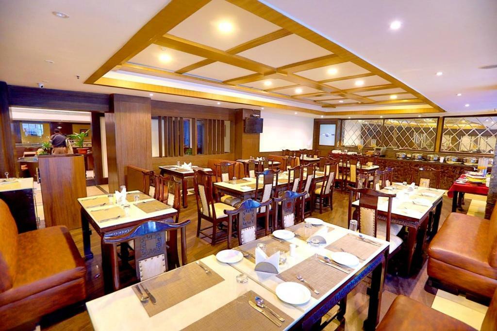 Bluemont Beacon Hotel New Delhi Ґурґаон Екстер'єр фото