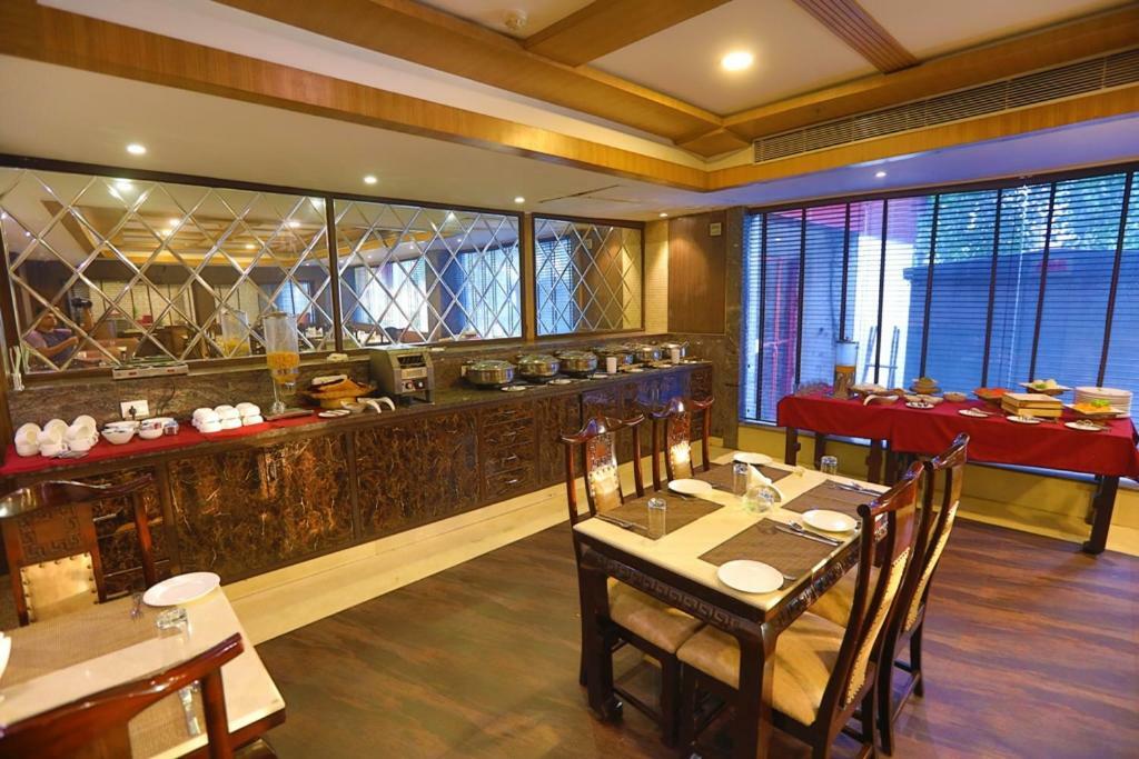 Bluemont Beacon Hotel New Delhi Ґурґаон Екстер'єр фото